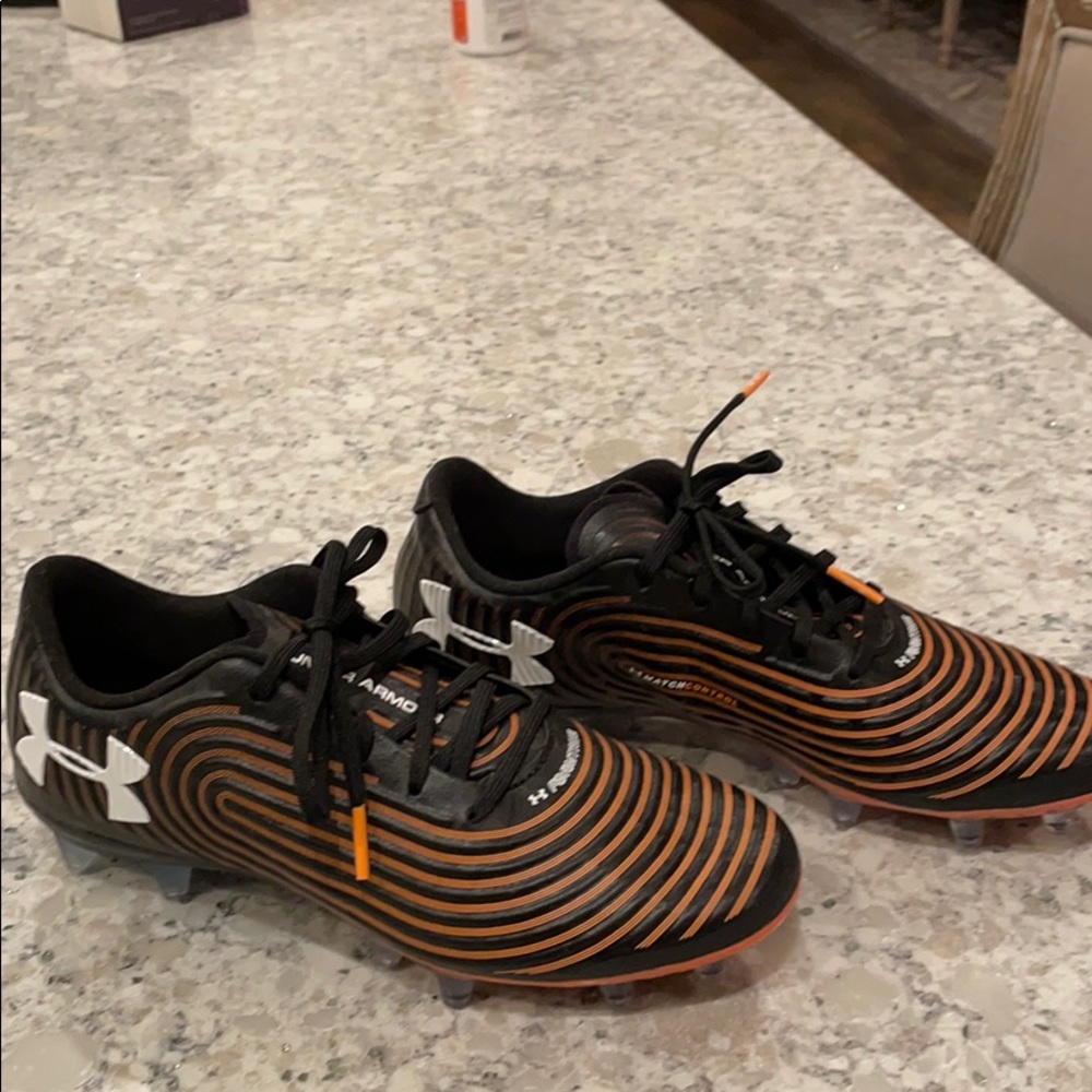 Under Armor Form true soccer cleats magnetico